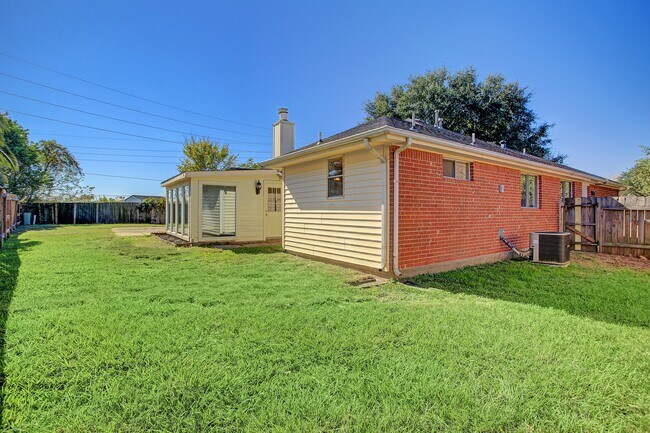 Building Photo - 6506 Larissa Cir