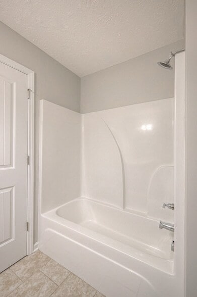 Building Photo - 911 Dahlia Dr