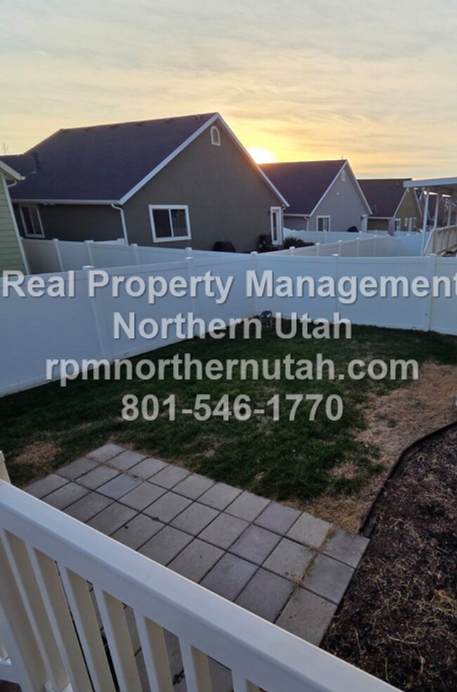 Building Photo - 3 Bedroom Clearfield Home Now Available!