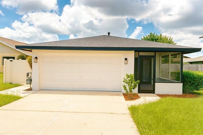 Primary Photo - 427 Lake Daisy Dr