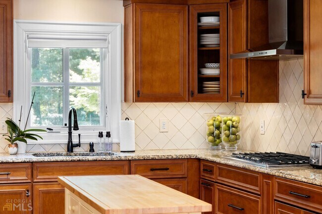 Building Photo - 521 Hollydale Ct NW