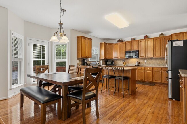 Building Photo - 3809 Stoneybrook Dr
