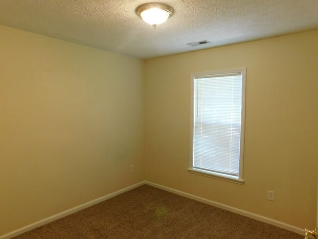Building Photo - Single Family home