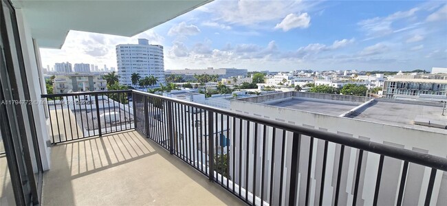 Building Photo - 1800 Collins Ave