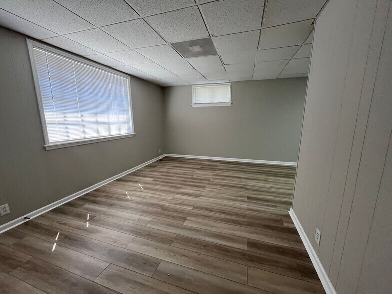 Building Photo - 142 Goshen Rd