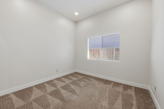 Building Photo - Bright, Updated Home with Spacious Layout & Low-Maintenance Yard