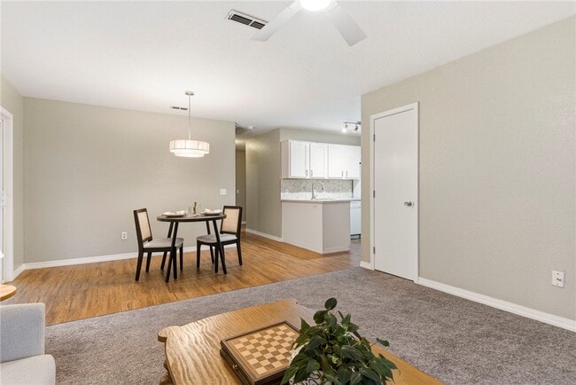 Building Photo - 932 S Curtis Ave