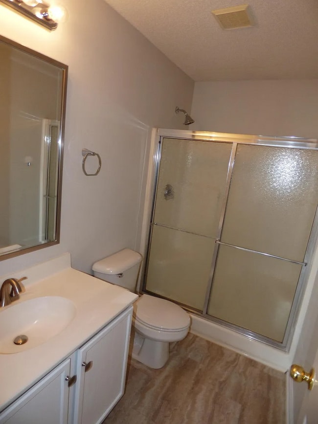 Building Photo - 210 Tibton Cir