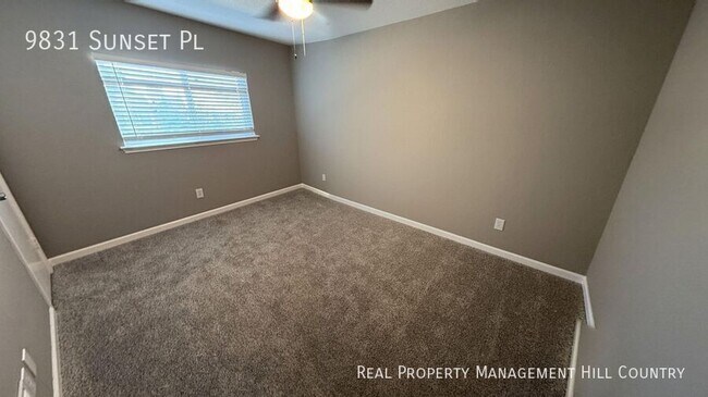 Building Photo - 9831 Sunset Pl