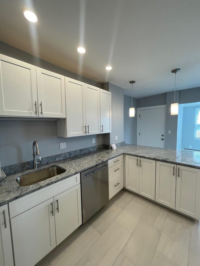 Building Photo - 356 Somerville Ave