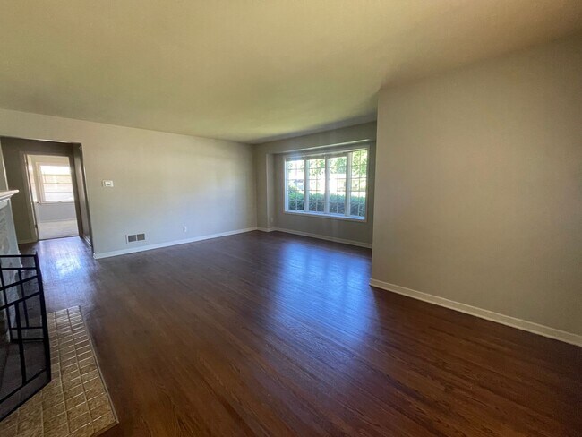 Building Photo - East Grand Rapids Schools! Single Family Home!