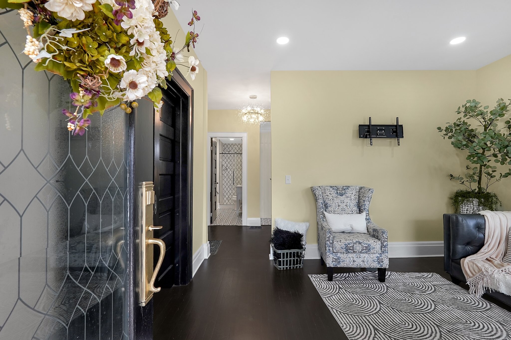 4 bedroom 2 full bath remodeled home! - 1756 Oak St