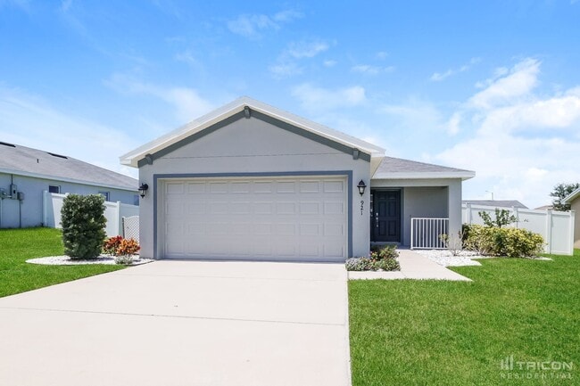 Primary Photo - 921 Kingfisher Dr