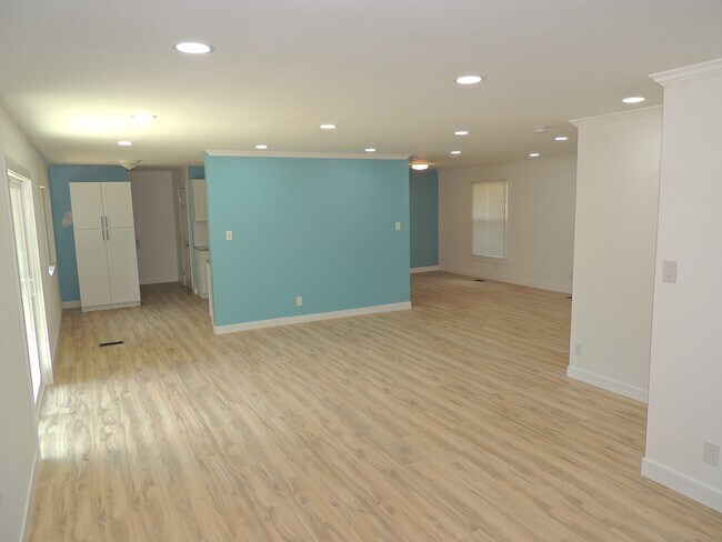 Building Photo - 409 Windfield Ct