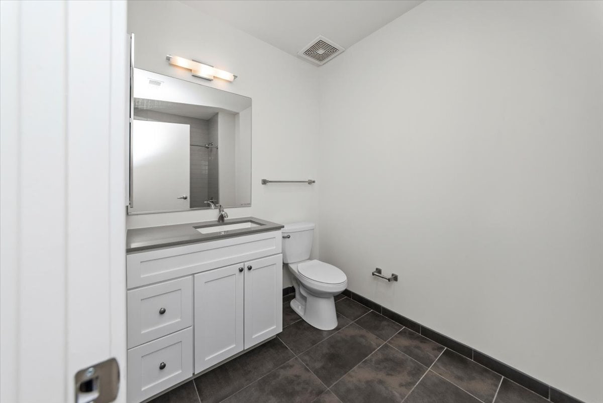 Building Photo - 830 N Milwaukee Ave