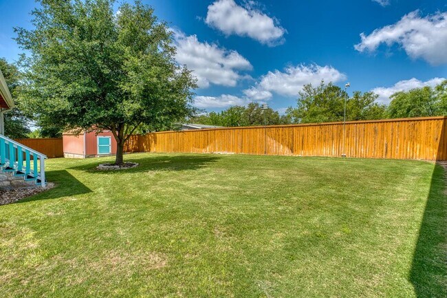 Building Photo - 826 Sandy Mountain Dr