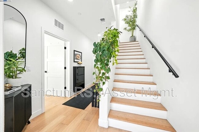 Building Photo - 25243 Villager Ln