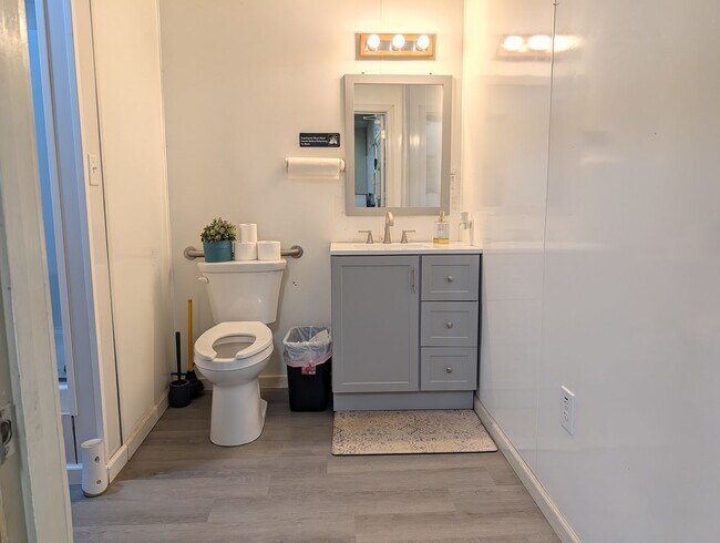 Building Photo - 1500 Wilson Ave