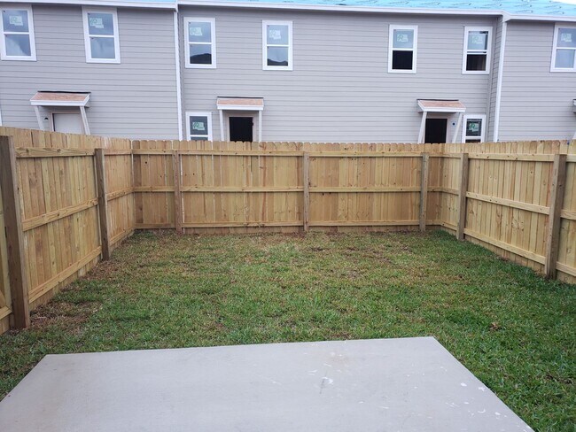 Building Photo - Townhome for Rent