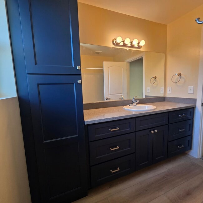 Building Photo - 2179 Beebee St