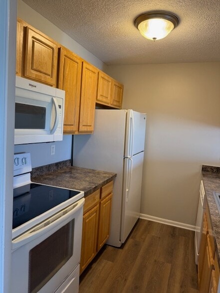 Kitchen - 1010 Carom Cir