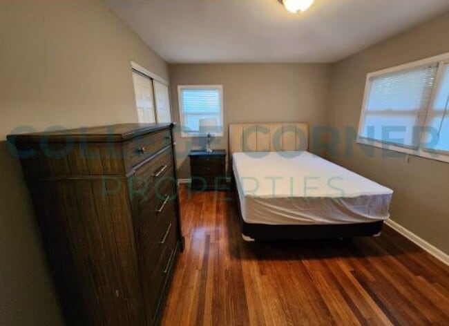 Building Photo - 639 S Poplar St