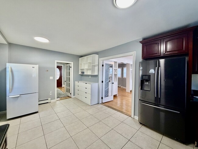 Building Photo - 305 Safford St