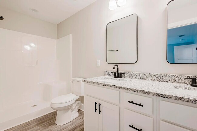 Building Photo - 326 Elm St