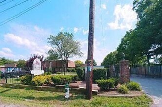 Building Photo - 420 Walton Ln