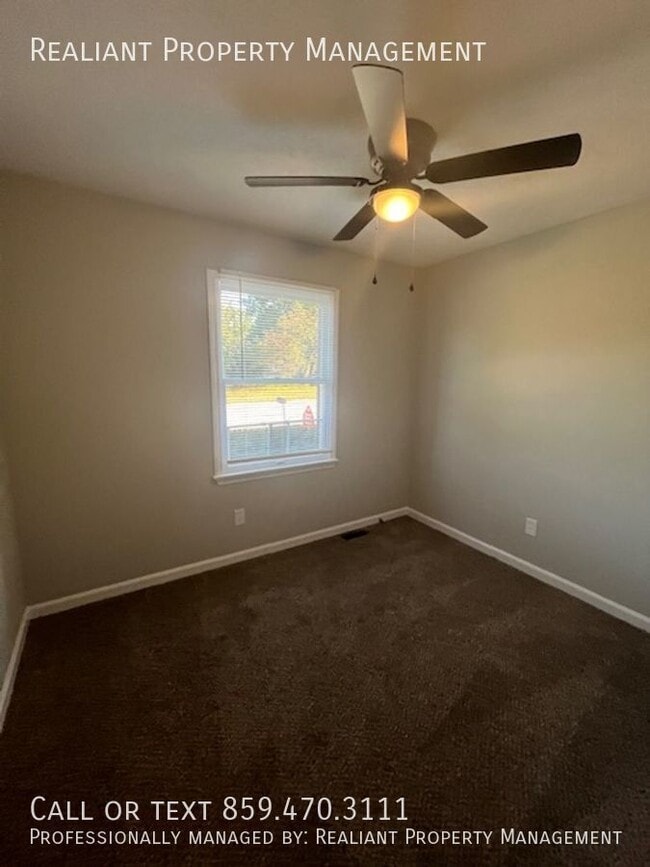 Building Photo - 617 Barefoot Dr