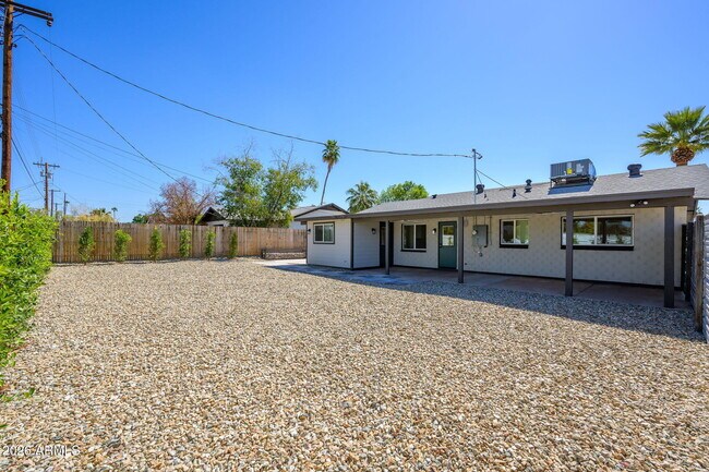 Building Photo - 8702 E Monte Vista Rd