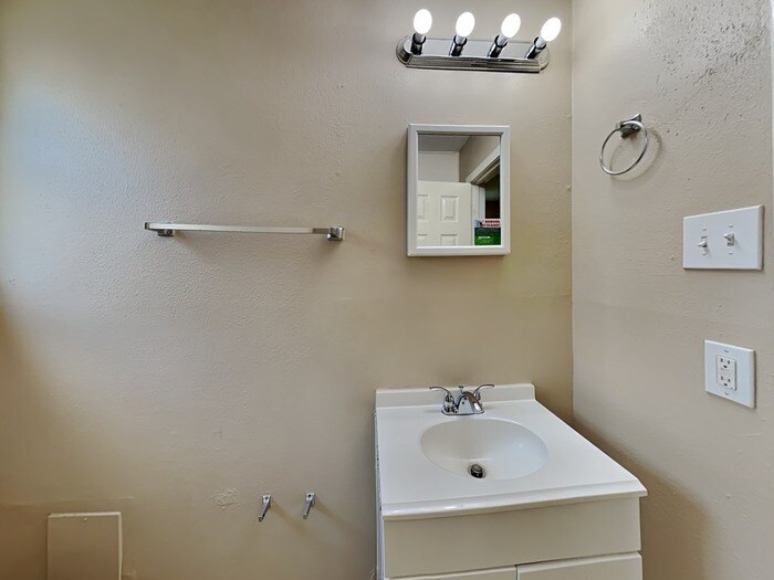 Building Photo - 407 Harold Ln