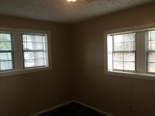 Building Photo - **AVAILABLE NOW**Total Electric East Columbus 4 bedroom/1 bathroom Home for Rent***