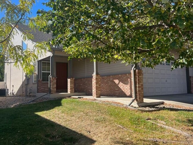 Primary Photo - Large 3 bed 2.5 ba Duplex In West Loveland