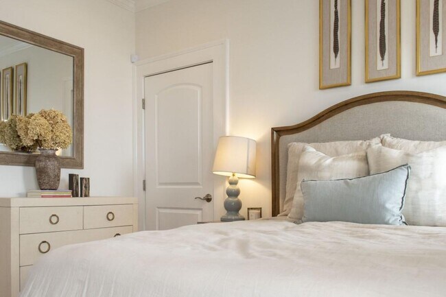 Building Photo - 801 Durant Pl NE