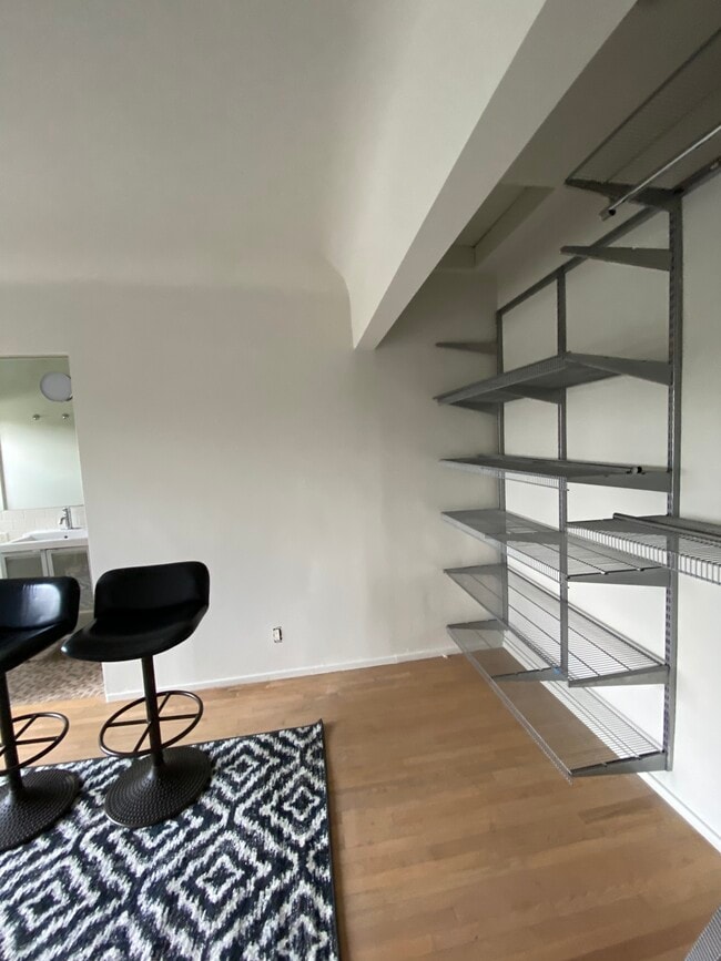 Building Photo - 1602 Carmona Ave