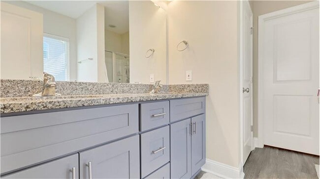 Building Photo - 170 Whitaker Way N