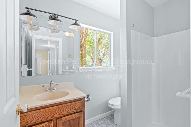 Building Photo - 17778 E Canary Creek Rd