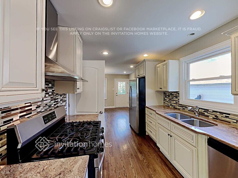 Building Photo - 9722 S 51st Ave