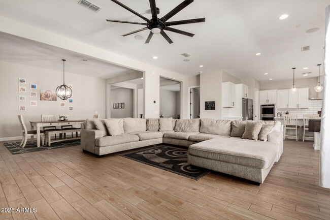 Building Photo - 5314 N 182nd Ln