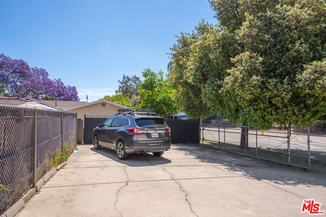 Building Photo - 1361 Riverside Dr