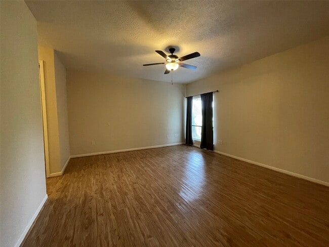 Building Photo - 12 Hallmark Dr