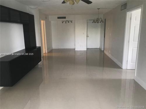 Building Photo - 3401 N Country Club Dr
