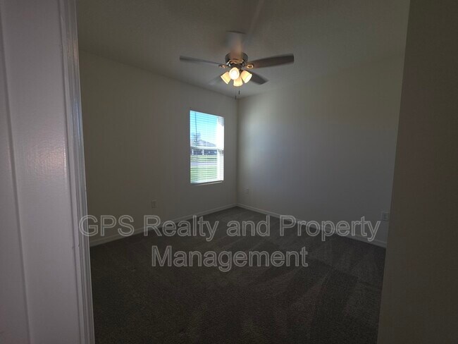 Building Photo - 33409 Country House Dr