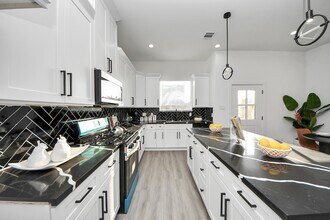 Building Photo - 8533 Amadwe St