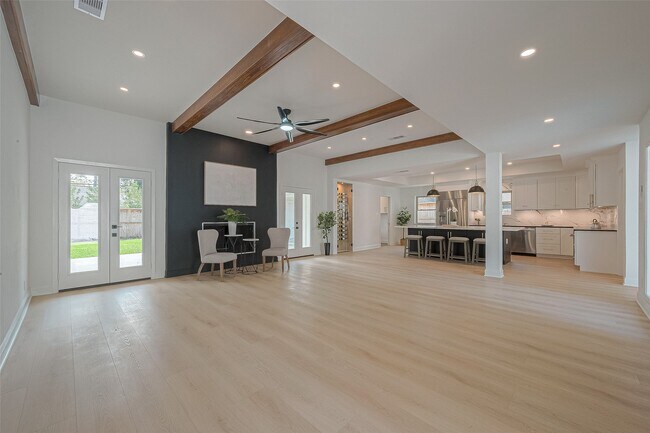 Building Photo - 10027 Lynbrook Dr