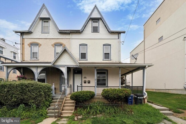 Building Photo - 448 Roxborough Ave