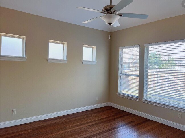 Building Photo - 26726 Grey Peregrine Dr