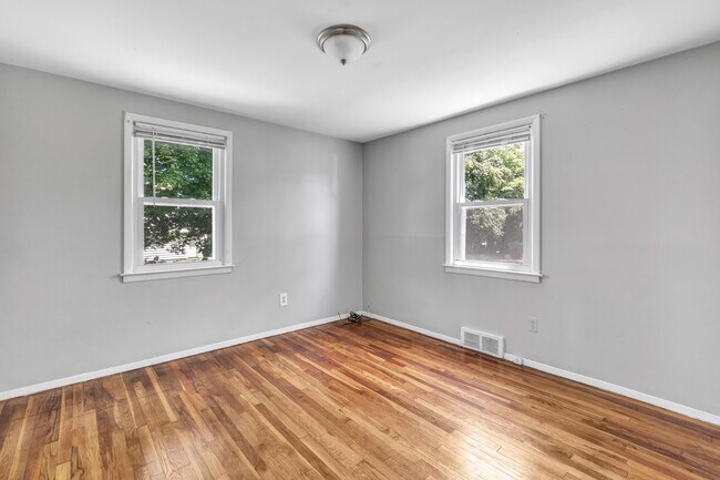 Building Photo - 150 Masarik Ave