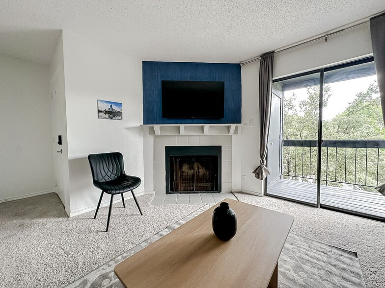 Building Photo - 1071 Clayton Ln